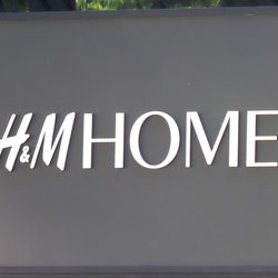Diesen Metallblumenkasten von H&M Home für den Balkon lieben alle