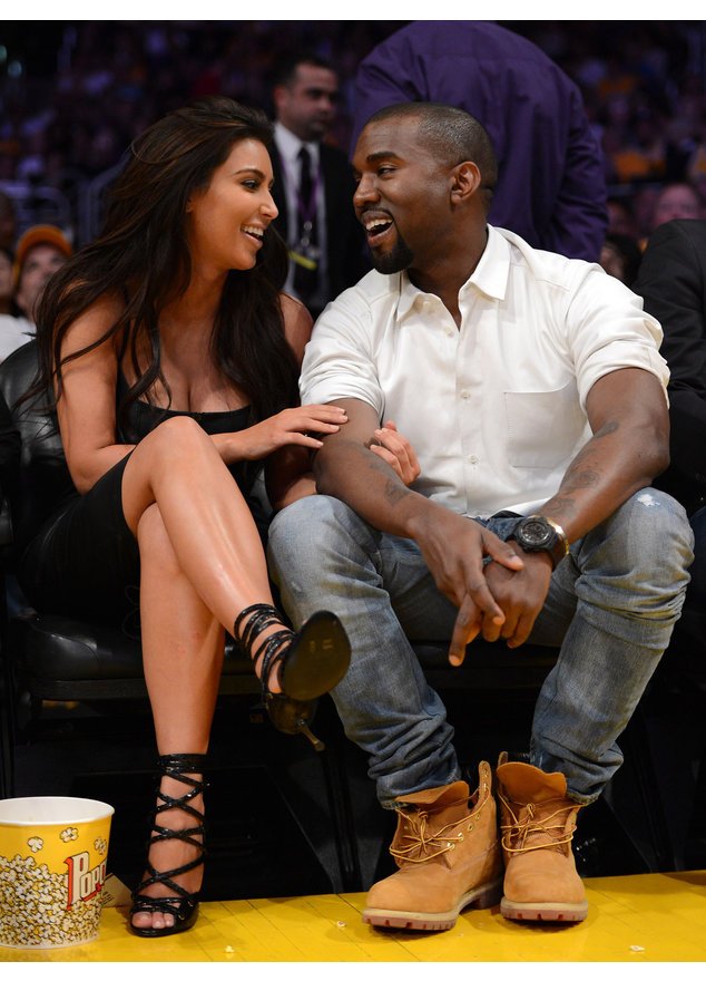 Kim Kardashian und ihr Freund Kanye West sind bei einem Spiel der Los Angeles Lakers Kim Kardashian und ihr Freund Kanye West sind bei einem Spiel der Los Angeles Lakers