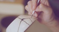 Kintsugi: So einfach kannst du kaputte Keramik mit Gold reparieren