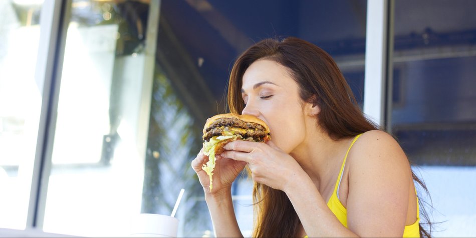 Was ist Binge Eating? Alle Fakten zur verbreiteten Essstörung