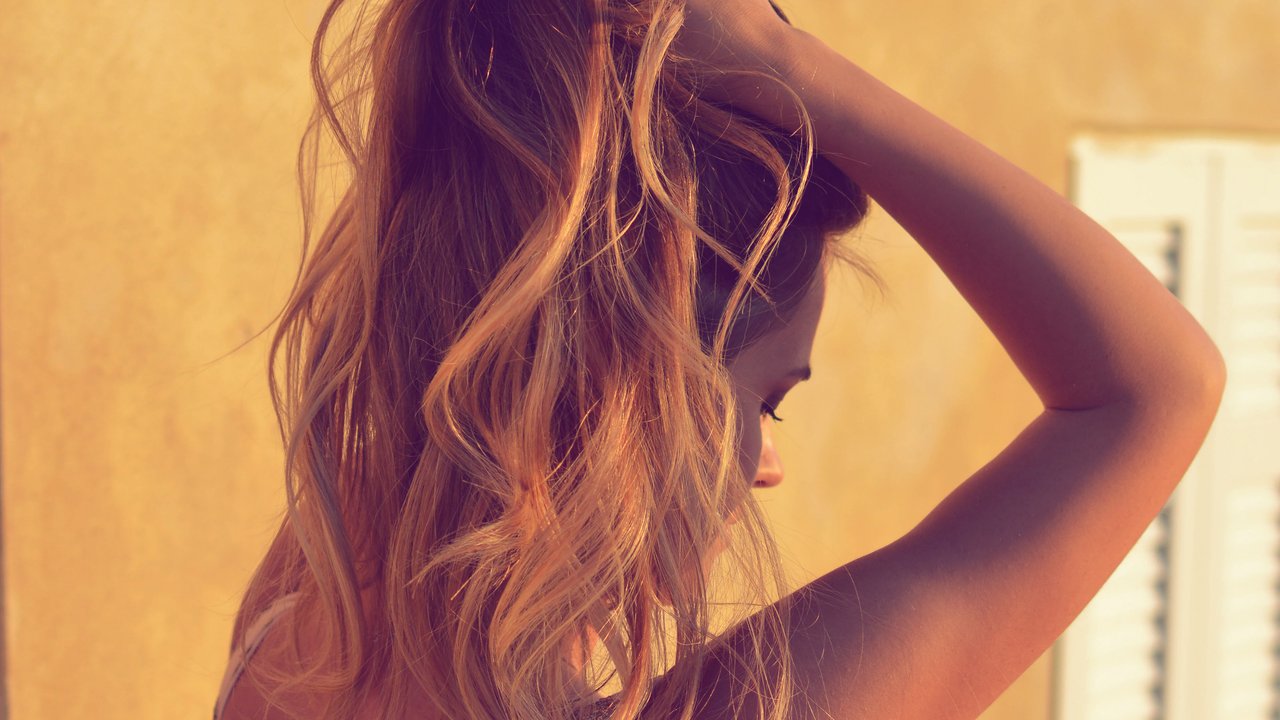 Hair Slugging: Dieser TikTok-Trend verspricht glänzendes Haar über Nacht