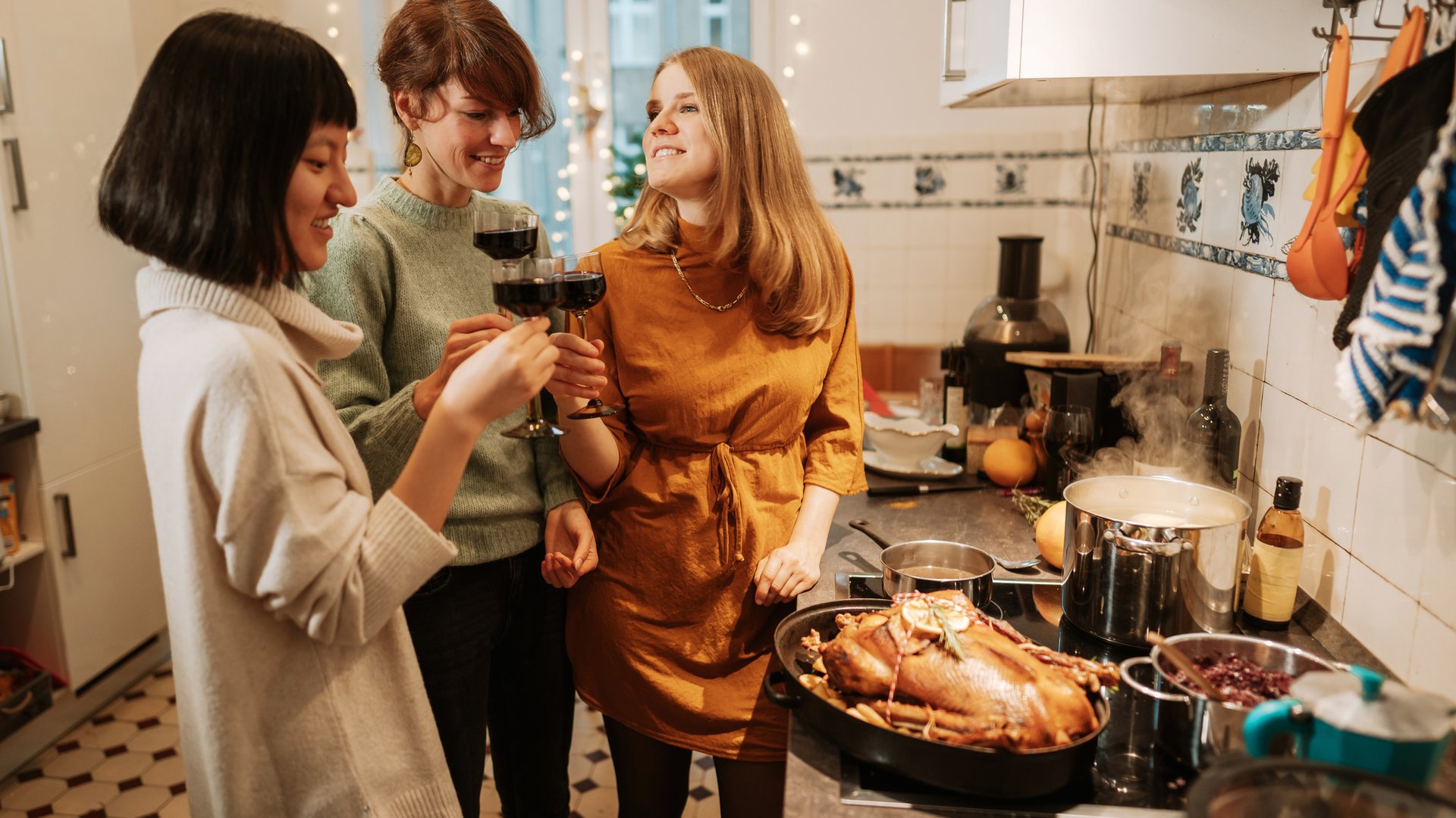 Von-g-nstig-bis-luxuri-s-Mit-diesen-Weihnachts-Looks-wirst-du-zum-absoluten-Hingucker