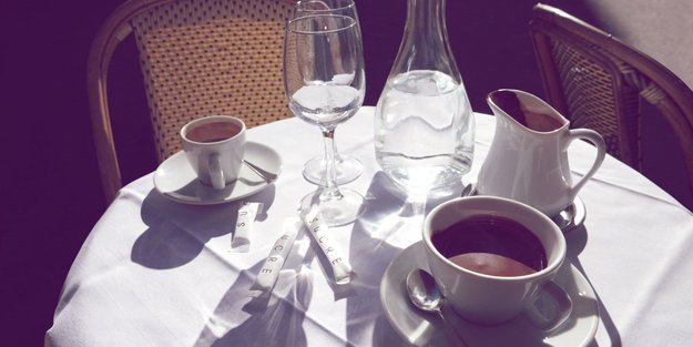 Bon Appétit! Dieses Geschirr-Set von H&M Home bringt dich sofort nach Paris