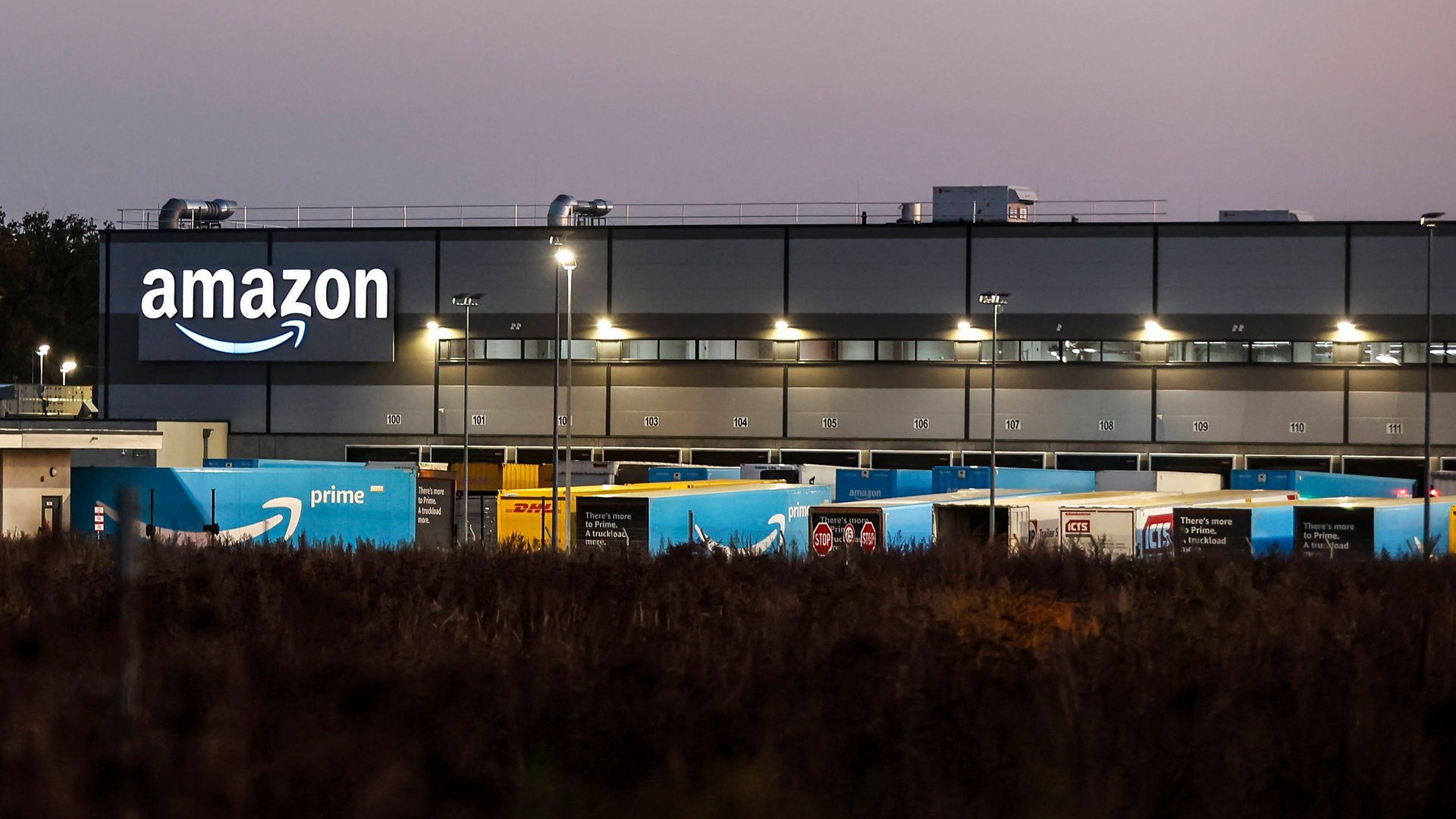 Das-zeitlose-Steingut-Geschirr-Set-von-Amazon-zaubert-Urlaubsfeeling-auf-deinen-Tisch-