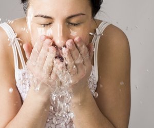 Warum Gesichtswasser ohne Alkohol ein Muss ist