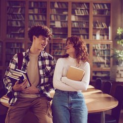 Laut Horoskop: Das ist dein perfekter Bookboyfriend – bist du direkt verliebt?