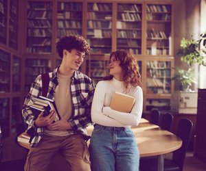 Laut Horoskop: Das ist dein perfekter Bookboyfriend – bist du direkt verliebt?