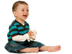 Gesunde und leckere Kindermilch für Dein Kind Gesunde und leckere Kindermilch für Dein Kind