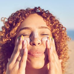 Sonnencreme bei Stiftung Warentest: Das sind die (neuen) besten fürs Gesicht