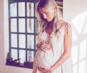 Haare blondieren in der Schwangerschaft: Ist das sicher fürs Baby?