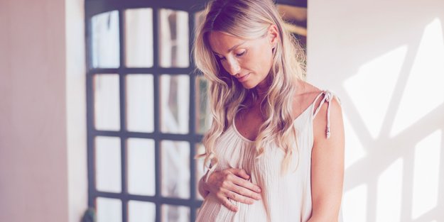 Haare blondieren in der Schwangerschaft: Ist das sicher fürs Baby?