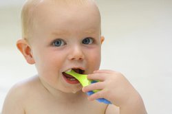 Zahnpflege bei Baby (10 Monate)