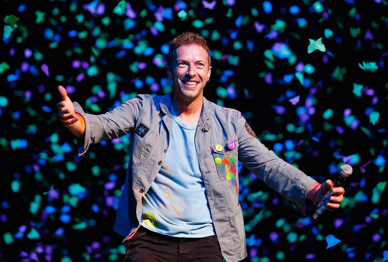AUCKLAND, NEW ZEALAND - NOVEMBER 10: Chris Martin of Coldplay performs for fans on November 10, 2012 in Auckland, New Zealand. (Photo by Shane Wenzlick/Getty Images) AUCKLAND, NEW ZEALAND - NOVEMBER 10: Chris Martin of Coldplay performs for fans on November 10, 2012 in Auckland, New Zealand. (Photo by Shane Wenzlick/Getty Images)