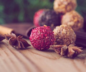 Diese&#x20;selbstgemachten&#x20;Himbeer-Pralinen&#x20;sind&#x20;das&#x20;perfekte&#x20;Last-Minute-Weihnachtsgeschenk