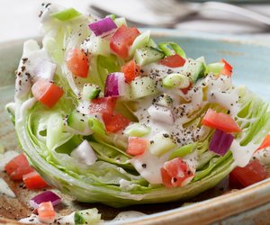 Kalorien von Eisbergsalat: Was steckt im beliebten Salat?