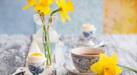 Tischdeko für Ostern: Schlichte Ideen mit Blumen, Eiern & Osternestern