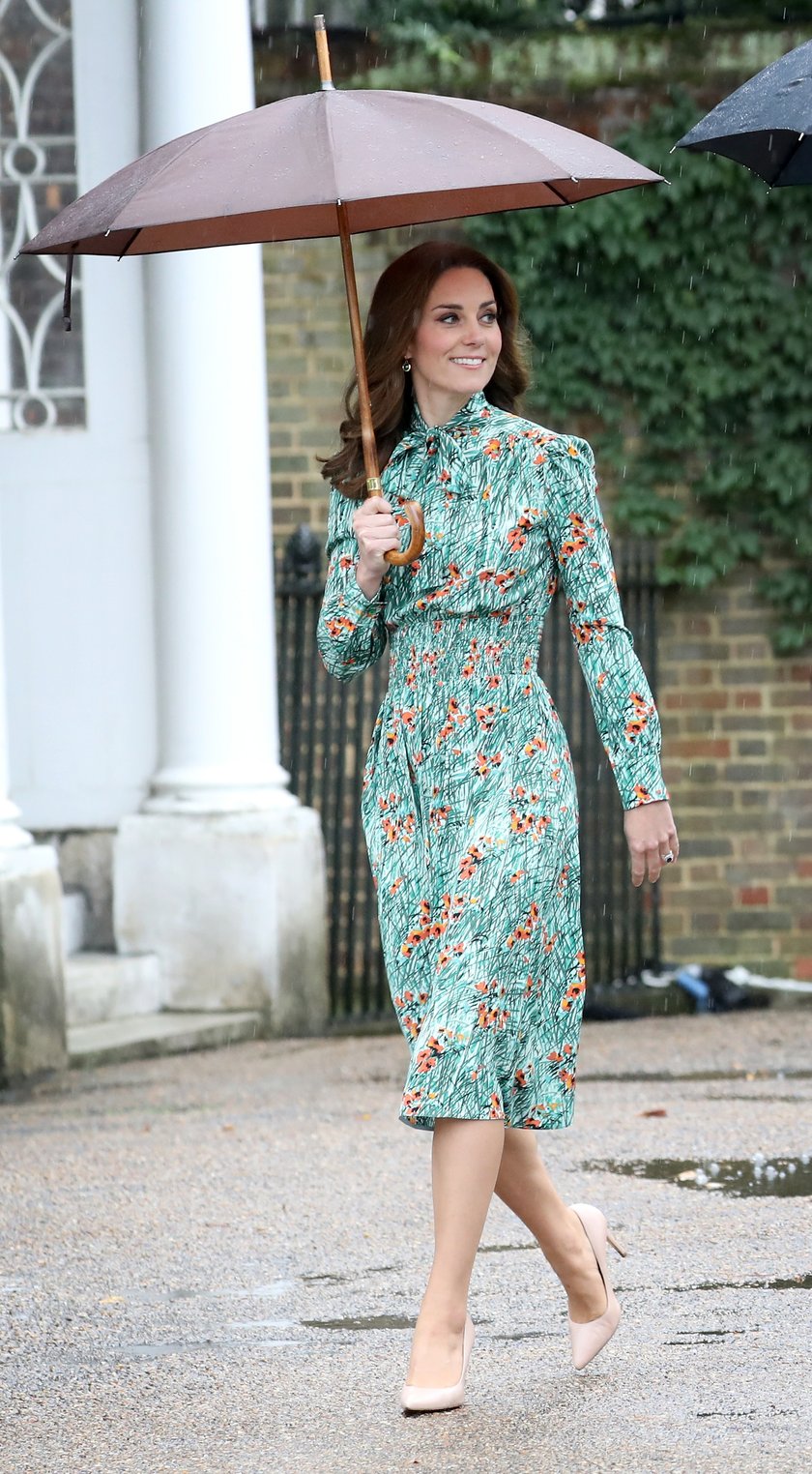 Prinzessin Kate: Ihre schönsten Looks & Outfits Prada Mohnblumenkleid 