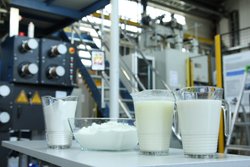 Grüne Mode: Aus dem Milcheiweiß Kasein wird das chemisch unbelastete, kompostierbare Biopolymer hergestellt. Grüne Mode: Aus dem Milcheiweiß Kasein wird das chemisch unbelastete, kompostierbare Biopolymer hergestellt.