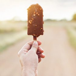 Neues Eis von Oreo: Stieleis mit Peanutbutter