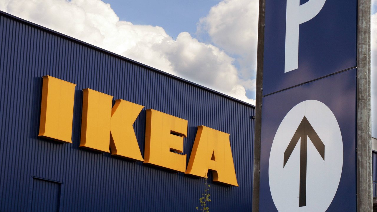 Mit den Körben von Ikea schaffst du Ordnung auf dem Balkon.