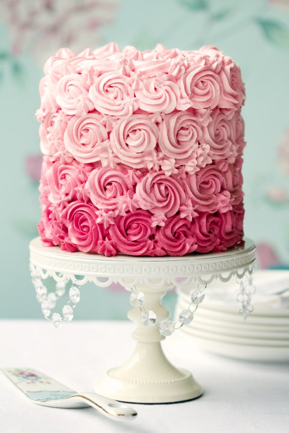Ombre cake in shades of pink
