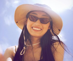 Sonnenbrand auf der Kopfhaut: 8 SOS-Tipps, die sofort helfen