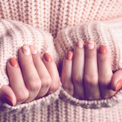 „Kintsugi Nails”: Der angesagteste Maniküre-Trend des Sommers