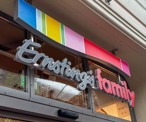 Alle lieben die niedliche Tasse mit Erdbeer-Design von Ernsting's family