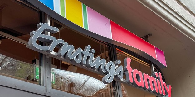 Alle lieben die niedliche Tasse mit Erdbeer-Design von Ernsting's family