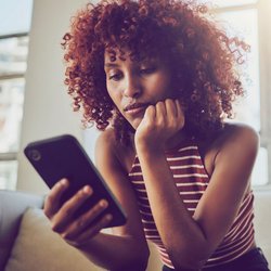 Wie sehr Online-Dating deine Psyche (negativ) beeinflussen kann – und wie du dagegen angehst