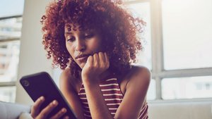 Wie sehr Online-Dating deine Psyche (negativ) beeinflussen kann – und wie du dagegen angehst