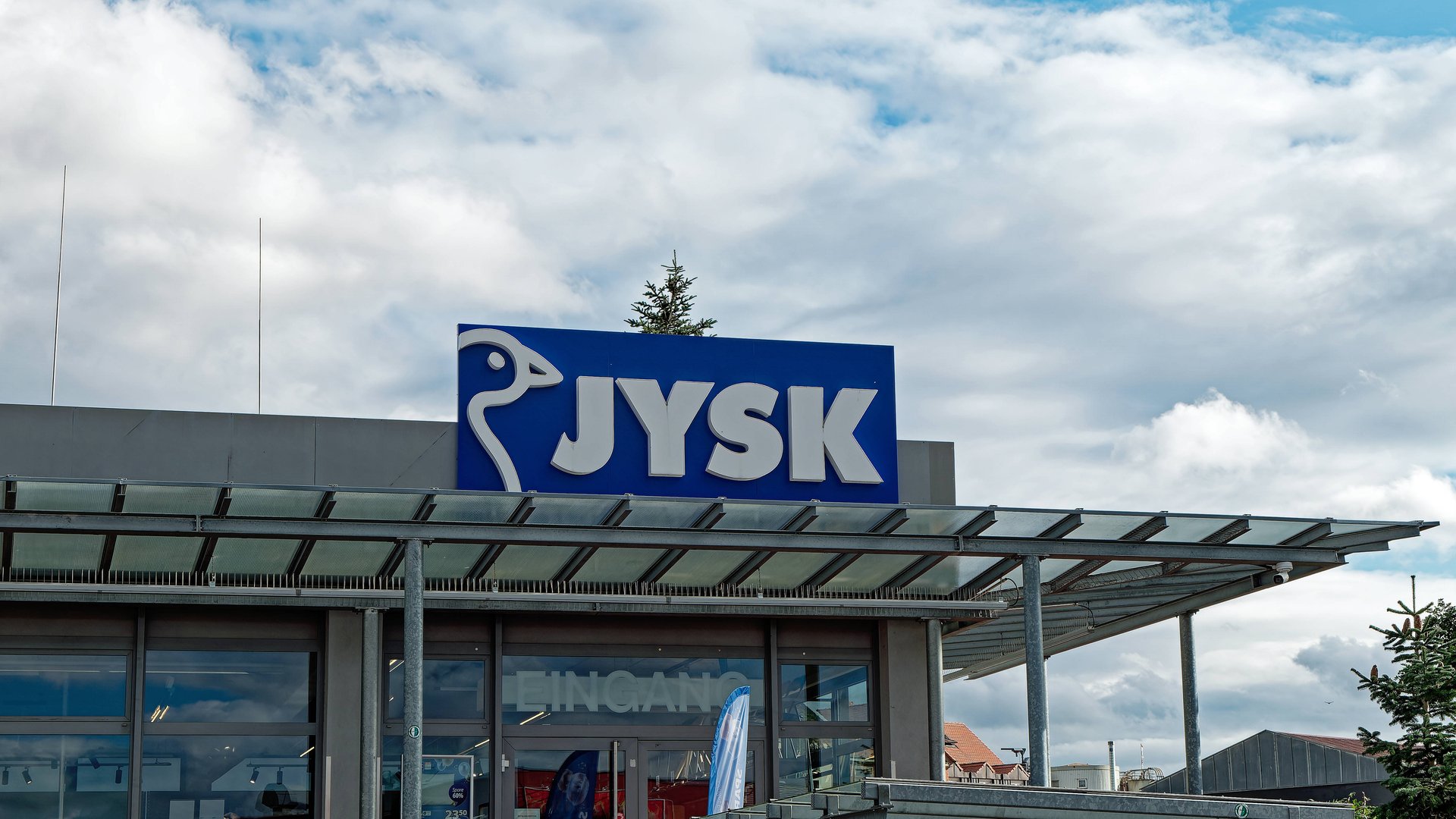 Wohntraum-im-Nordischen-Look-Diese-Jysk-Laterne-sorgt-f-r-warmes-Licht