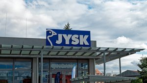 Diese Jysk-Weihnachtslaterne bringt warmen Glanz in dein Zuhause