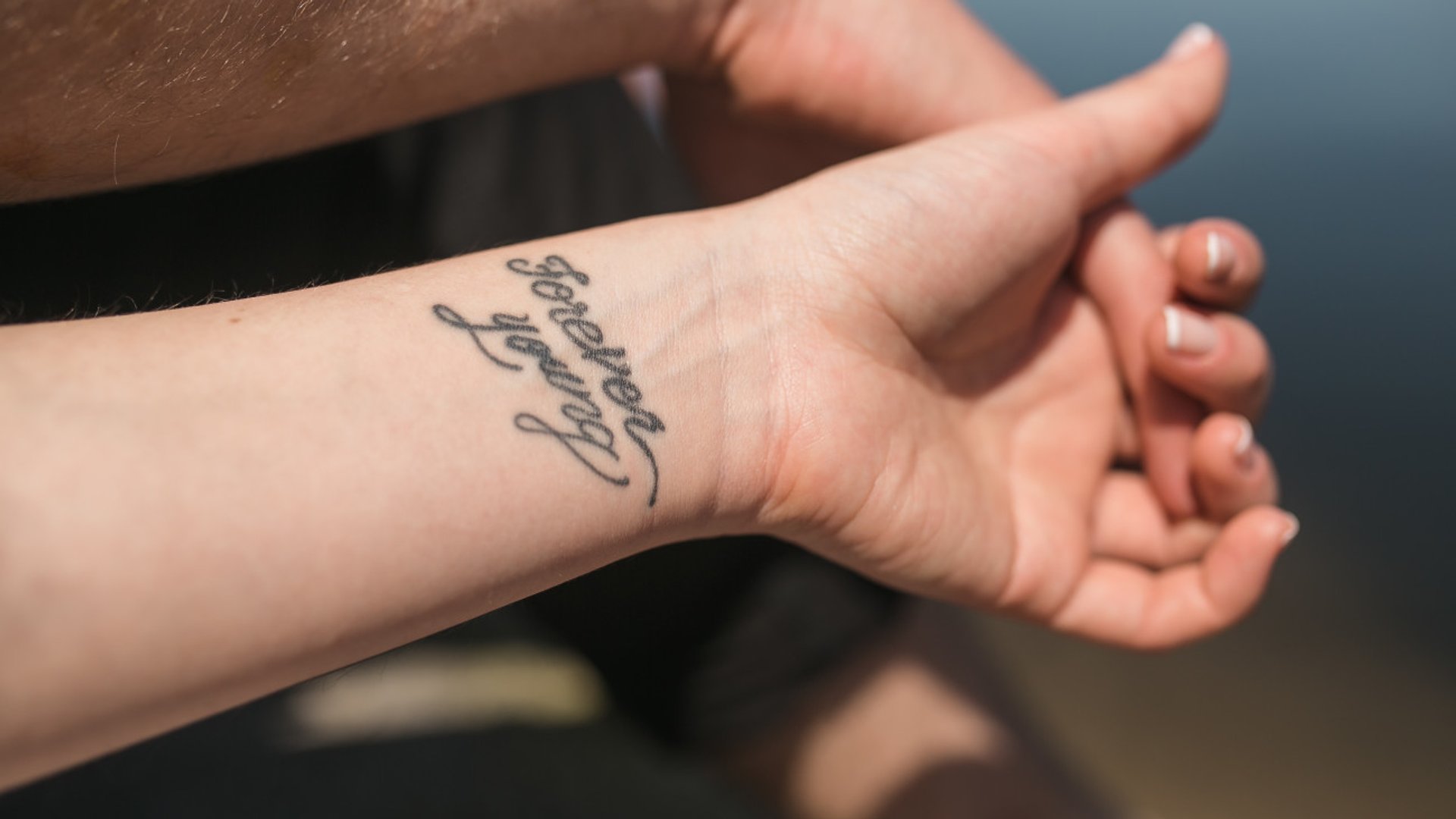 Frau unterarm spruch tattoo 250+ Tattoos