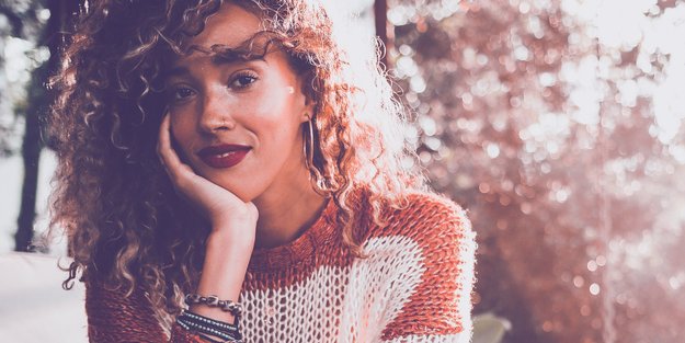 Frisuren für Naturlocken: 7 schöne Styling-Ideen!