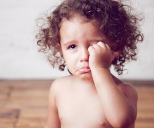 Bindehautentzündung beim Kind: So kannst du ihm helfen!