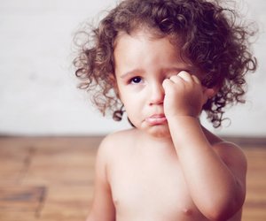 Bindehautentzündung beim Kind: So kannst du ihm helfen!