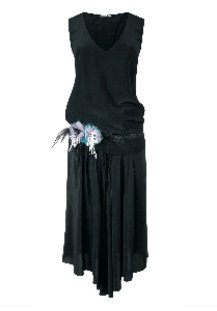 Schwarzes Kleid mit Gürtel Schwarzes Kleid mit Gürtel