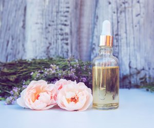 Rosenöl: Das bewährte Schönheitselixier für Haut & Haare