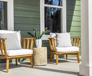 Sitzkissen richtig pflegen: So reinigst du sie flott & unkompliziert