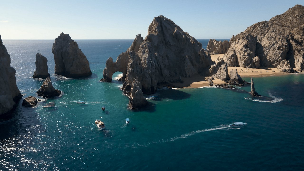 Lust auf Sommer, Sonne, Strand und Meer? Aktuelle Urlaubsbuchungen zeigen, dass die Türkei, Spanien und Griechenland dieses Jahr besonders beliebt sind¹