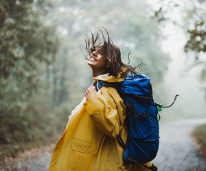 4 stylische Regenjacken von Bonprix, mit denen du jedem Schauer trotzt (und dabei großartig aussiehst)!