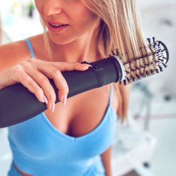 Alternative zum Dyson? Bei Lidl gibts eine Warmluftbürste für 9,99 Euro