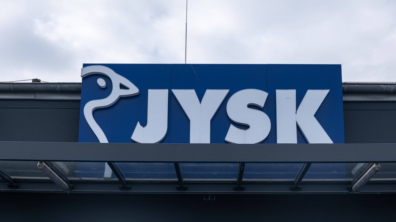 Diese schöne Möbelauflage mit Streifen findest du bei Jysk.