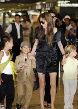 Angelina Jolie: Mutter von sechs Kindern Angelina Jolie: Mutter von sechs Kindern