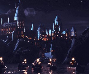 Magische „Harry Potter“-Deko: Dieses beleuchtete Hogwarts-Bild ist perfekt für den Winter