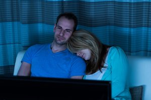 Es gibt Alternativen zum nächtlichen Fernsehschauen. Es gibt Alternativen zum nächtlichen Fernsehschauen.