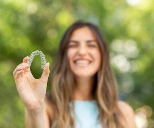Zahnspange reinigen: Mit diesen Methoden geht es ganz einfach