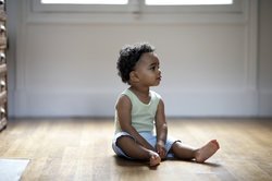Baby 11 Monate: Sitzen ist ganz einfach