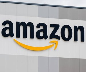 Für einen Rasen ohne Unkraut: Dieser Dünger von Amazon ist bei Gartenfreunden beliebt